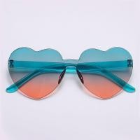ราคา CHUAN ทันสมัยและทันสมัย สีลูกอมสี สีสันสดใส ที่บังแดด แว่นตากันแดดรูปหัวใจ แว่นกันแดดสำหรับงานเลี้ยง แว่นตารูปหัวใจ (20548917321)