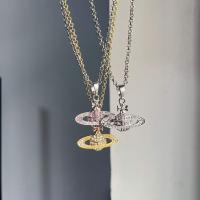 ราคา Vivienne Westwood สร้อยคอสร้อยคอจี้ดาวเสาร์ประดับเพชรเต็มรูปแบบของแม่ราชินีสำหรับผู้หญิงดีไซน์เฉพาะกลุ่มโซ่ไหปลาร้าย้อนยุคสไตล์ยุโรปและอเมริกันเสื้อผ้าที่วางซ้อนกันได้ (20650778889)