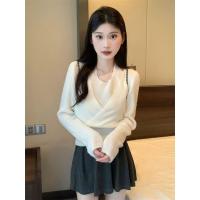 ราคา เสื้อไหมพรมแขนยาว ทรงไขว้หน้าผ้า แต่งคล้องคอด้านใน สินค้าพร้อมส่ง 70180 C (20420671307)