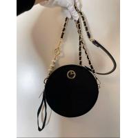 ราคา กระเป๋า ใส่เครื่องสำอางค์ VIP Premium Beauty Cushion bag กระเป๋าทรงกลมซับในผ้าซาตินสีดำ สวยหรูหรา ประดับด้วยโลโก้ตัว G สีทอง (20940882848)