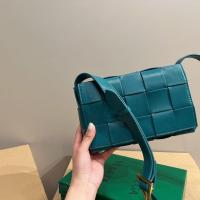 ราคา BOTTEGA VENETA ใหม่กระเป๋าหมอนหนังทอผู้หญิงแฟชั่นคลาสสิกกระเป๋าสี่เหลี่ยมทอกระเป๋าสะพายใบเล็ก (21030701627)