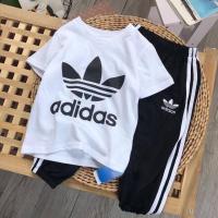 ราคา ADIDAS ชุดฤดูร้อนสำหรับเด็กชุดกีฬาผ้าฝ้าย2ชิ้นสีแดง สีเขียว สีฟ้า (18572343677)