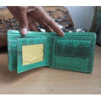 ราคา Lovely Green กระเป๋า 2 พับ สีเขียว เกลดของงูทะเลเด่นชัดมาก กระเป๋าหนังงู ทะเล เป็นหนังงูแท้ (16118007465)