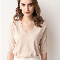 ราคา เสื้อยืดไหมพรมคอวีสำหรับผู้หญิงเสื้อยืดแขนสามส่วนสีพื้นนิ่มเข้ารูปใหม่ (14261107372)