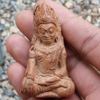 ราคา พระนางจามเทวี หลังพระรอด เนื้อดินเผา (12579633991)