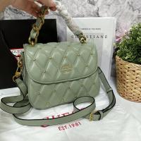 ราคา กระเป๋าสะพาย Guess ขนาด 8 5 ทรงสวย จุของได้เยอะ (20450312920)