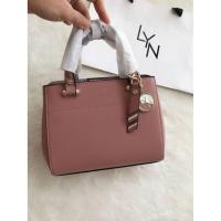 ราคา กระเป๋า LYN Outlet แท้ กระเป๋าถือทรงสวยเรียบหรู (8650214979)