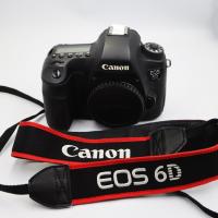 ราคา Canon EOS 6D เป็นกล้องฟูลเฟรมที่มีน้ำหนักเบาที่สุดในโลก เนื่องด้วยตัวโครงสร้างแมกนีเซียมอัลลอย มีน้ำหนักเบา สะดวกแก่การพกพา ระบบประมวลผลภายในใช้ชิป DIGIC 5 ช่วยให้การทำงานรวดเร็ว ค่าความไวแสง ISO 100 