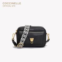 ราคา COCCINELLE กระเป๋าสะพายผู้หญิง รุ่น BEAT SOFT RIBBON CROSSBODY BAG 150201 สี NOIR (21018746265)