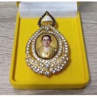 ราคา เข็มกลัด พระบรมฉายาลักษณ์ ในหลวง ร 9 พร้อมกล่อง (19261381075)