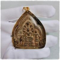 ราคา พระนารายณ์ทรงปืน กรุเก่าวัดพระศรีมหาธาตุ มวลสารสวยงาม เนื้อชินสนิมแดง งานเลี่ยมกรอบทองไมคร่อนสวยงาม (17504103517)