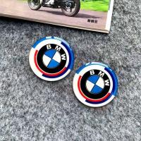 ราคา 2 ชิ้นโลโก้ BMW 50th ครบรอบ 3D สติกเกอร์อีพ็อกซี่ BMW อุปกรณ์ตกแต่งรถจักรยานยนต์หัวด้านข้างหางสติกเกอร์ตกแต่งรอบสติกเกอร์โลโก้รถ (19410101894)