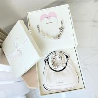 ราคา SALE ถูก มาก ได้ยกเซ็ตทั้งกล่อง CHARLES KEITH ขนาดฐานกว้างสุด8 นิ้ว งานแท้หิ้วขึ้นเครื่องได้ทั่วโลกจ้า สวยหวานละมุนสุดๆ ห้ามพลาดน๊า กนะเป๋าถือ กระเป๋าคล้องแขน กระเป๋า crossbody กระเป๋าสะพาย (185924324