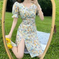 ราคา ชุดเดรสแขนบัพ เดรสคอวี เดรสคอวีลายดอก เดรสคอวีแขนสั้นผ้าร่อง ลายดอกไม้พอดีเข่า (13250787179)