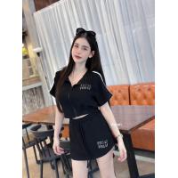 ราคา เซ็ทเสื้อครอป กางเกงกระโปรง miu miu (21017389967)