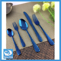 ราคา ส่งฟรี Twin Fish ชุดรับประทานอาหาร 5 ชิ้น ชุด ช้อนส้อม มีด ช้อนส้อมชา อย่างละ 1 PVDสีน้ำเงิน BLUE (1381358205)