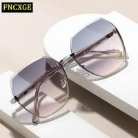 ราคา FNCXGE แว่นตากันแดด ผู้ชาย ผู้หญิง ฤดูร้อน แฟชั่น วินเทจ ไร้ขอบ แว่นตา แว่นดำ กรอบรูปหลายเหลี่ยม (20944809088)