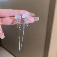 ราคา ต่างหูแฟชั่นสีขาวเรซิ่นแมงกะพรุนสำหรับผู้หญิงต่างหูพู่ต่างหูอัญมณีแบบยาวของขวัญสุดหรูสำหรับงานปาร์ตี้ (21099907168)
