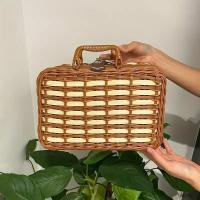ราคา 1ชิ้นกล่องเก็บของจักสานหวายหวายปลอมพีพีทำด้วยมือแท้กระเป๋าถือวินเทจเก็บของกล่องเก็บของตะกร้าปิกนิก (20768660216)