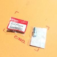 ราคา โบลต์ต่อขากระจกมองหลังแท้ สำหรับรถจักรยานยนต์ HONDA ราคาต่อชิ้น สินค้าแท้เบิกศูนย์บริการ HONDA 90101 KWW 640 (16924000581)