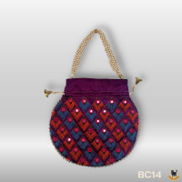 ราคา กระเป๋าถือ กระเป๋าแฟชั่น กระเป๋าอินเดีย งานปักผ้าอินเดีย งานhandmade ขนาด กว้าง 24 ซม สูง 24 ซม สูง 38 ซม รวมสายถือ (16669636235)