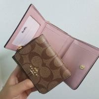 ราคา กระเป๋าสตางค์ผู้หญิง Coach f41302 ขนาดเล็ก พับสามทบสั้นกระเป๋าเหรียญ (16521445302)