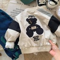 ราคา MUJ ข้อเสนอแบบจำกัดเวลา เสื้อโค้ทเด็กผู้ชาย เย็บปักถักร้อยหมี ชุดเบสบอลฤดูใบไม้ร่วงปี 2023 เสื้อเด็กพายุ YF 2492 (20334140843)