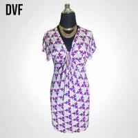 ราคา DVF DIANE von FURSTENBERG Silk Floral Dress เดรสแขนสั้นคอวีลายดอกผ้าไหม (20839036489)