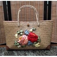 ราคา กระเป๋าสานกระจูด ปักดอกไม้ริบบิ้น 3 มิติ แฮนด์เมดทั้งใบ มีซับใน งานละเอียด (17683232663)