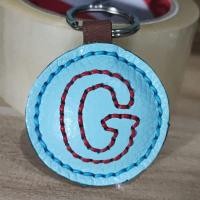 ราคา พวงกุญแจตัวอักษร ABC พวงกุญแจหนังแท้ ใช้ห้อยกุญแจ ห้อยกระเป๋า ทำจากหนังวัวแท้ 100 (17106296645)