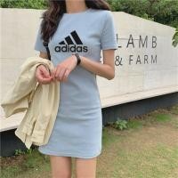 ราคา Adidas เสื้อยืดแขนสั้นสตรีชุดเดรสทันสมัยทรงหลวมยาวปานกลาง (11192475890)