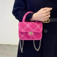 ราคา Yitongchuan กระเป๋าถือผู้หญิงระดับไฮเอนด์กระเป๋าทรงสี่เหลี่ยมขนาดเล็กกระเป๋าสะพายข้างสีแดงกุหลาบกระเป๋าสะพายข้างสายโซ่ลายเพชรกระเป๋าเฉพาะ (20468192598)