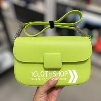 ราคา CHARLES KEITH CK2 20270818 size M กระเป๋าสะพายข้าง (19596308589)