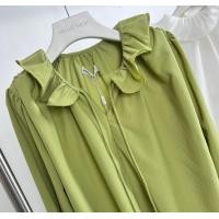 ราคา เสื้อคอกลมระบายรอบคอ พร้อมเชือกผูก ด้านหน้า ระบายปลายแขน ชายเสื้อผ่าข้าง แต่งหน้าสั้น หลังยาว 8289 (17641929528)