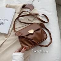 ราคา look classy ส่งทันที Mini Heart bag กระเป๋าหนังสะพายข้าง2สาย ตัวปิดหัวใจ น่ารักเกาหลี (12839406324)