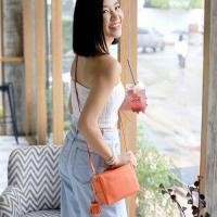 ราคา Semi Gamma crossbody กระเป๋าสะพายข้างหนังแท้ สีส้มจิ๊ดด THEOREM (361567816)
