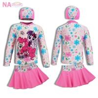 ราคา My Little Pony ชุดว่ายน้ำเด็กหญิง พร้อม หมวกว่ายน้ำ และ ถุงใส่ชุดว่ายน้ำ ชุดว่ายน้ำเด็ก ลายการ์ตูน โพนี่ PONY จาก NADreams เนื้อผ้าคุณภาพ (8277212814)