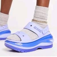 ราคา Crocs Mega Crush Sandal Buy1Pair get Free 4 Jibbitzs 100 10สีมาไหม่ล่าสุด รองเท้าแตะสวมผู้หญิง รองเท้าครอส์ผู้หญิง รองเท้าส้นสูงรองเท้าส้นตึก สวยนิ่มใส่สบาย (19119297395)