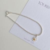 ราคา Yourdays สร้อยข้อมือลูกปัดเงินแท้ห้อยจี้ดอกเดซี่จิ๋ว (17699548531)