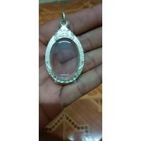 ราคา กรอบพระ เลี่ยมพระ ใว้เลี่ยม หลวงพ่อเษม เขมโก รุ่นออกวัดพลับพลาชัยปี17 เงินแท้ (19483186840)