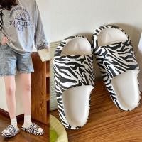 ราคา LKShoes รองเท้าแตะแบบสวม ลายสลับสี ขาวกับดำ มี3 แบบให้เลือก ใส่ได้ทั้งผู้หญิงและผู้ชาย สวมใส่สบาย พร้อมลุยทุกโอกาส (14273683317)
