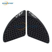 ราคา อุปกรณ์เสริมสำหรับมอเตอร์ไซค์ Yamaha YZF R15 2015 2016สีดำพร้อมโลโก้ YZF แผ่นยางกันกระแทกกันลื่นที่ยึดเข่าถังน้ำมันเชื้อเพลิงสติกเกอร์ถังป้องกันด้านข้าง (3643182462)