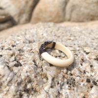 ราคา แหวนงาช้าง ถักหัวด้วยขนหางช้างสีดำผสมขาว ของแท้เเน่นอน ลายงาชัดเจน ช้างไทยแท้ แหวนมงคล เสริมบารมี (7233988236)