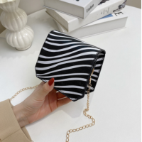 ราคา กระเป๋าแฟชั่น ลายวัว ลายเสือดาว ลายม้าลาย ใส่เก๋ๆ แมท์กับทุกชุด กระเป๋าจิ๋ว กระเป๋าสะพายไหล่ กระเป๋าแฟชั่นหนัง Pu ขนาดมินิ (8114797161)