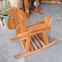 ราคา ม้าโยก ม้าโยกเยก เก้าอี้โยก ไม้สัก สำหรับเด็ก กว้าง 30 ซม x ยาว 82 ซม x สูง 76 ซม รับน้ำหนักได้ 80 กก งานไม้สักแท้ 100 ลายไม้สวยงาม แข็งแรง ทนทาน (7552734489)