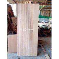 ราคา ประตูไม้ ไม้โอ๊ค เซาะร่องยู เสมอขอบบาน มี 3 ขนาด 70x200 80x200 100x200 ซม (19834484169)