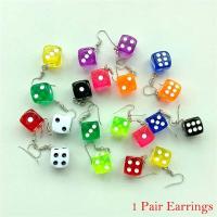 ราคา แฟชั่นใหม่ที่เรียบง่ายบุคลิกภาพความคิดสร้างสรรค์ตลกที่มีสีสันลูกเต๋าจี้ต่างหูสแควร์หยดต่างหูห้อยสำหรับผู้หญิงสาวเครื่องประดับเครื่องประดับ (12339569211)