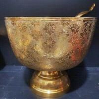 ราคา ขัน ร๕ 8 นิ้ว ทองเหลืองตอกลายดอกมะลิไทย ดอกไม้ของแม่ พร้อมทัพพีตอกลาย (9717496213)