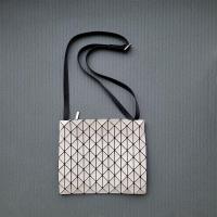 ราคา Issey Miyake Vertical honeycomb bag new shoulder crossbody bag row commuter bag large capacity geometric diamond bag for women (20537244208)