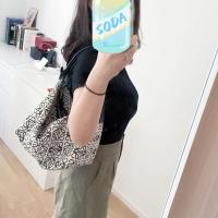 ราคา Loewe luo Ywei กระเป๋าผู้หญิง22ใหม่ Cubi กล่องข้าวกลางวันกระเป๋าแบบหนีบแขน Jacquard ผ้าใบเย็บแบบพกพากระเป๋าสะพายไหล่ (20487477973)